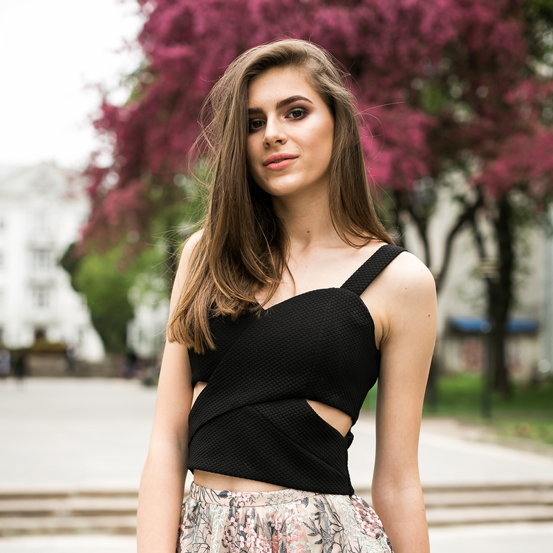 Chic Twist Crop Top
