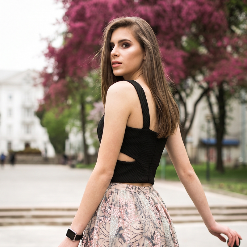 Chic Twist Crop Top